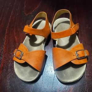 Girls size 9 sandies